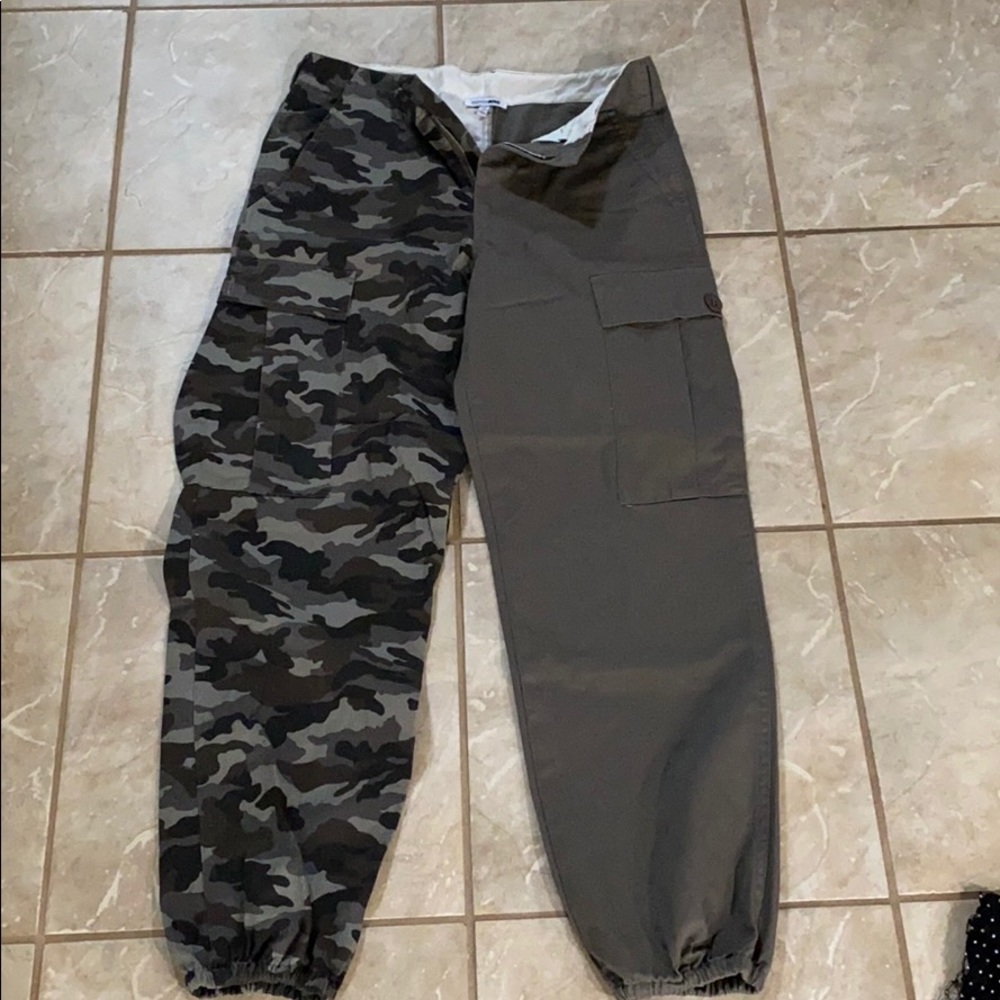 Cargo jogger pants, dark grey and green colors